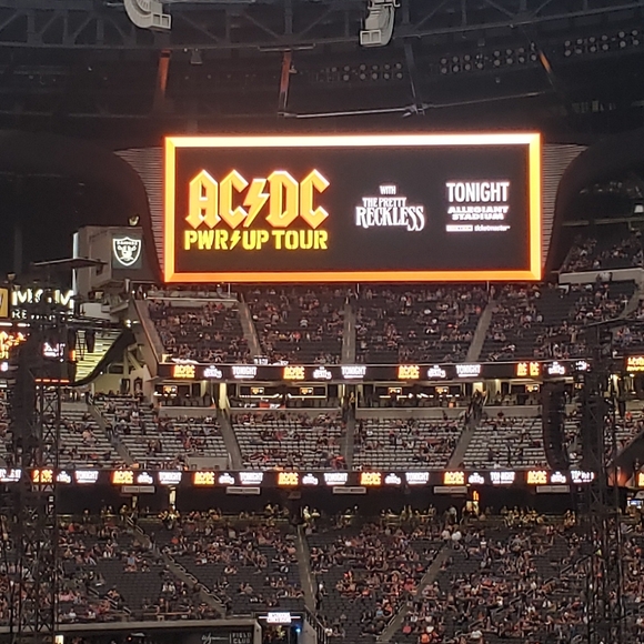 Meet your Posher, Alicia - Picture 8 of 16